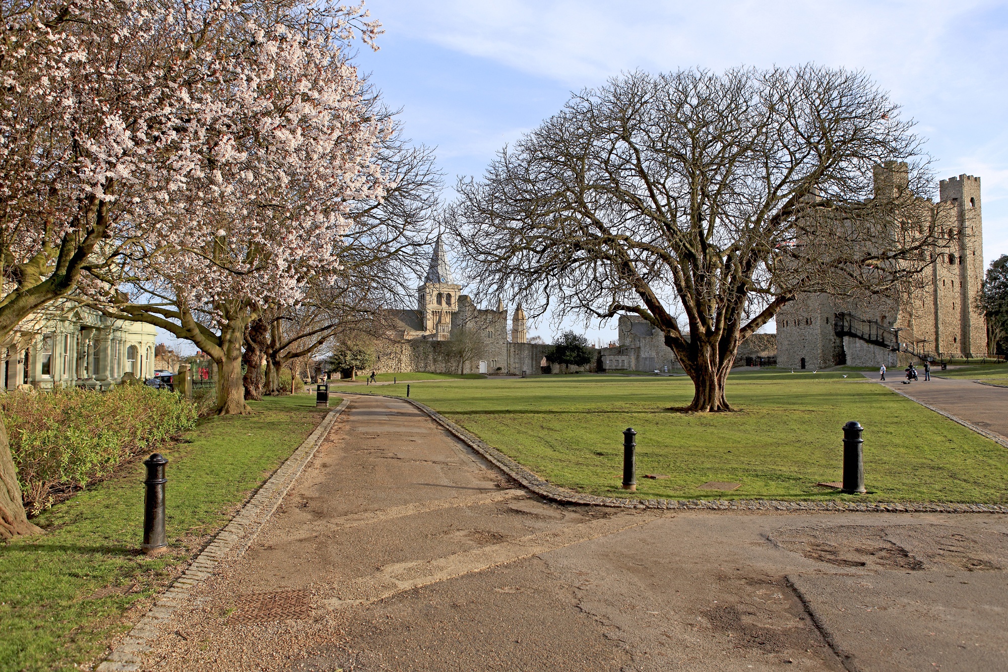rochestercastle gardens.jpg